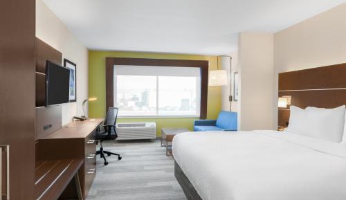 Suite - Hearing Accessible - Non-Smoking