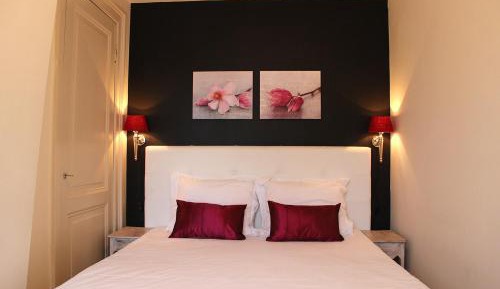 One-Bedroom Apartment with Canal View (2 People)