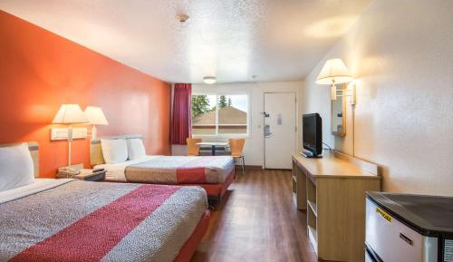 Queen Room with Two Queen Beds - Disability Access - Non-Smoking