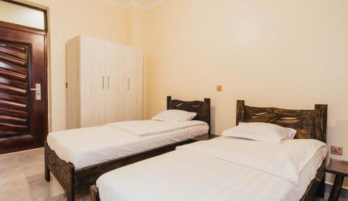 Apartment with Mountain View