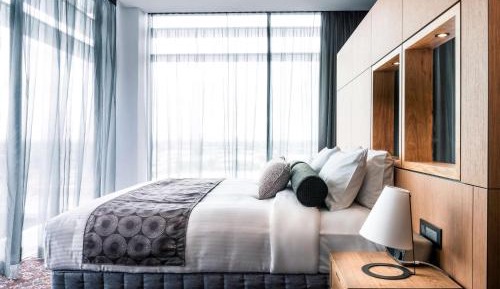 Deluxe Apartment with King Bed