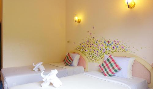 Standard Twin Room with Mountain View