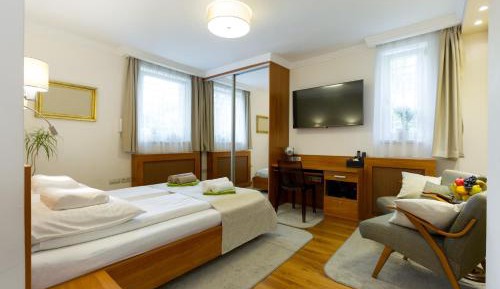 Apartment with Garden View