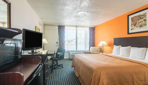 Deluxe King Room - Non-Smoking