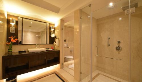 Deluxe King Suite (Non-Smoking) 
