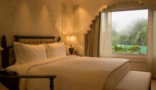 Grand Luxury Suite with One way Airport Transfers and Club Lounge access