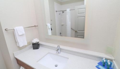 Standard King Room with Mobility Accessible Tub