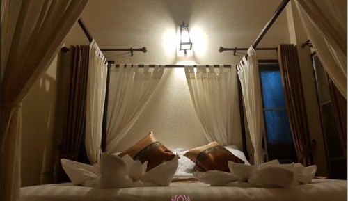 Deluxe Queen Suite