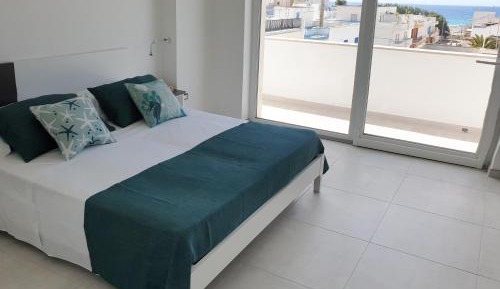 Apartment with Terrace and Sea View