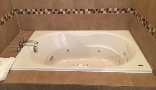 Deluxe Suite with Spa Bath