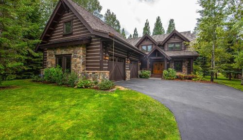 Five Bedroom Holiday Home