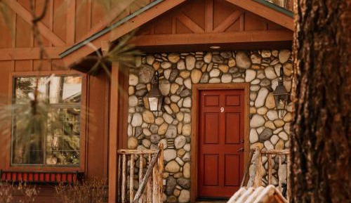 Two-Bedroom Cottage with Kitchenette