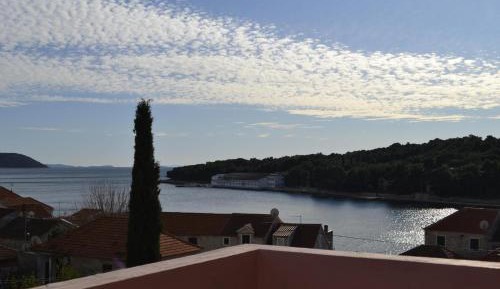 One-Bedroom Apartment with Sea View