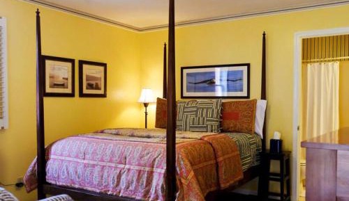 Queen Room with Garden View