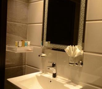 Deluxe Room (2 Adults + 1 Child)