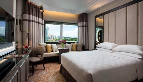 Grand Deluxe Queen Room