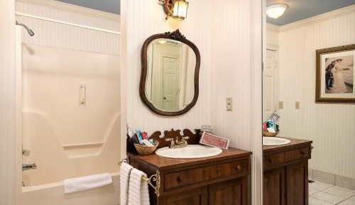 King Suite with Spa Bath