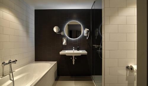 2-Bedroom Apartment with Bath