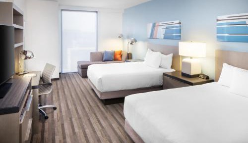 Den Guestroom with Two Queen Beds