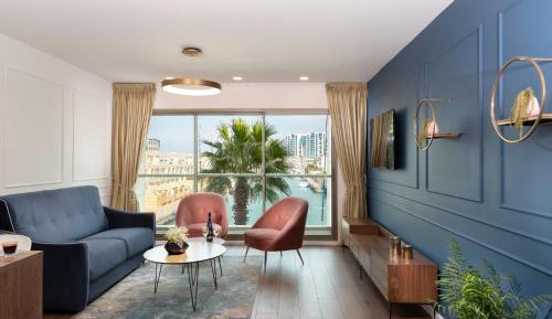 Deluxe Apartment