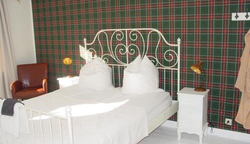 Standard Double Room with Shared Bathroom