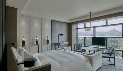 Grand Deluxe Room (Forbidden City or Jingshan Park View)