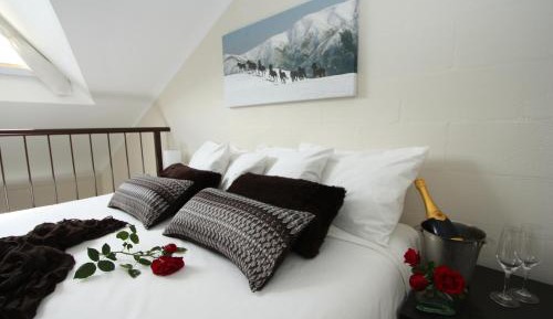 Mezzanine Suite
