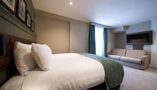 Family Room (2 Adults + 2 Children)