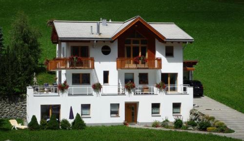 Apartment (2-4 Adults)