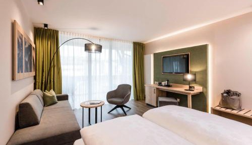 Deluxe King Suite