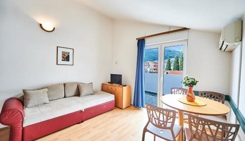 Family One-Bedroom Apartment with Terrace