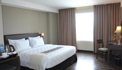 Deluxe Queen Room