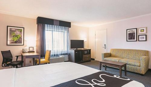 Deluxe King Room - Non-Smoking