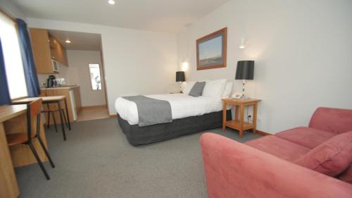 Queen Studio with Spa Bath