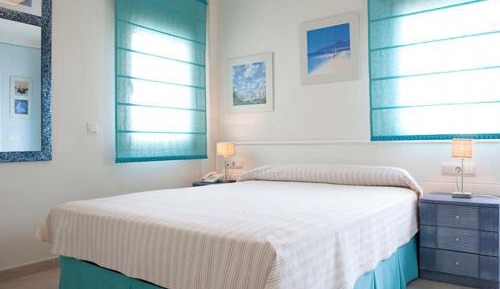Double or Twin Room with Partial Sea View