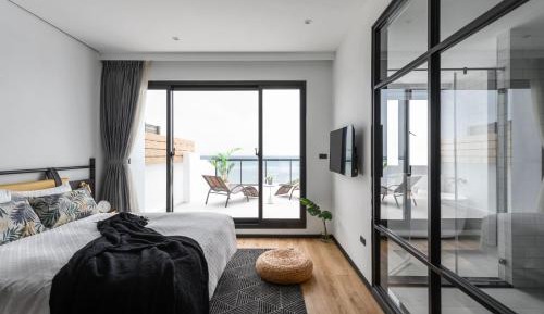 Deluxe Double Room with Balcony and Sea View