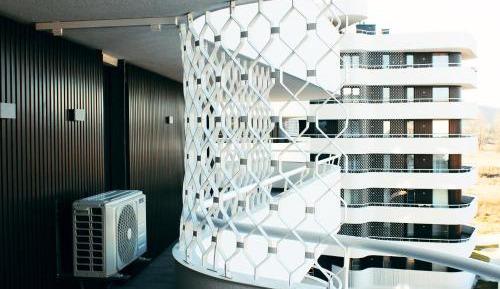 Apartment with Mountain View