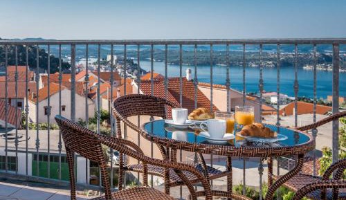 Two-Bedroom Apartment with Balcony and Sea View