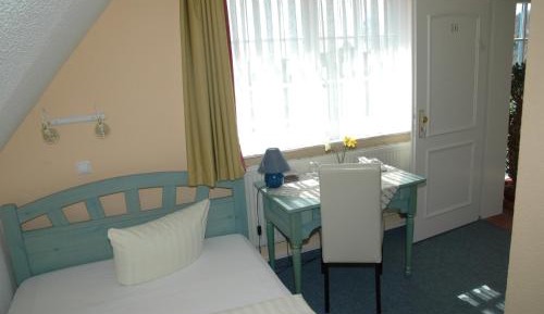 Country-Style Single Room