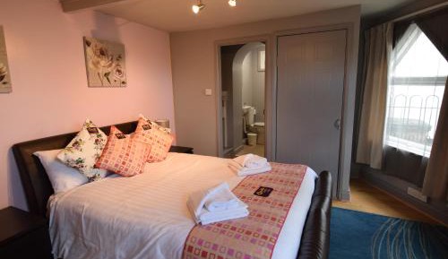 Twin Room with Private Bathroom