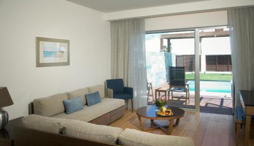 One-Bedroom Suite with Private Pool 
