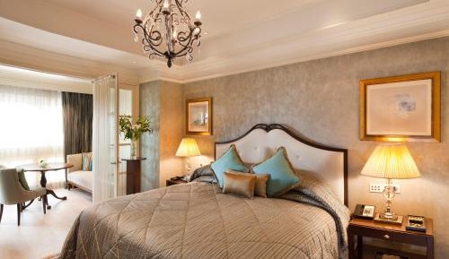 Luxury Suite 1 Bedroom City View - 2 Way Airport Transfer