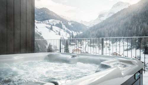 Deluxe Suite with Spa Bath