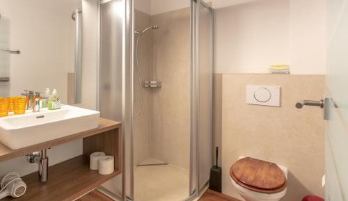 Twin Room with Bathroom