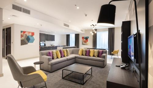 Urban Three Bedroom Apartment - with complimentary Shuttle Service to the Beach and Deira City Center