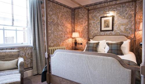 Four Poster Room