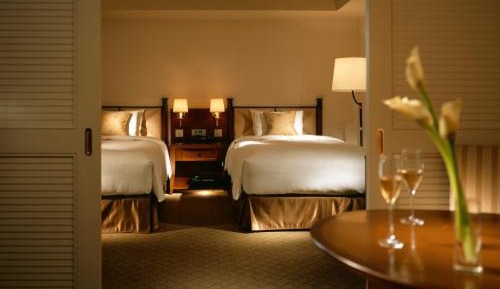 Corner Suite with Free access to Fitness Club - Non-Smoking