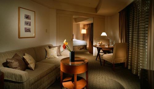 Corner Suite Premium Floor with Free access to Fitness Club- Non-Smoking