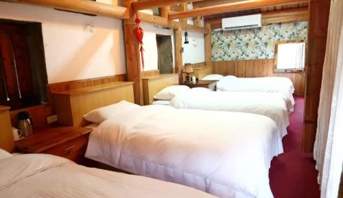 Quadruple Room with Shared Bathroom