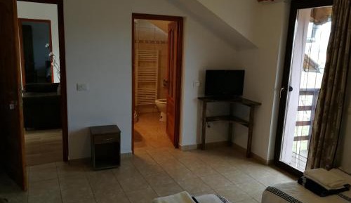 Twin Room with Private Bathroom